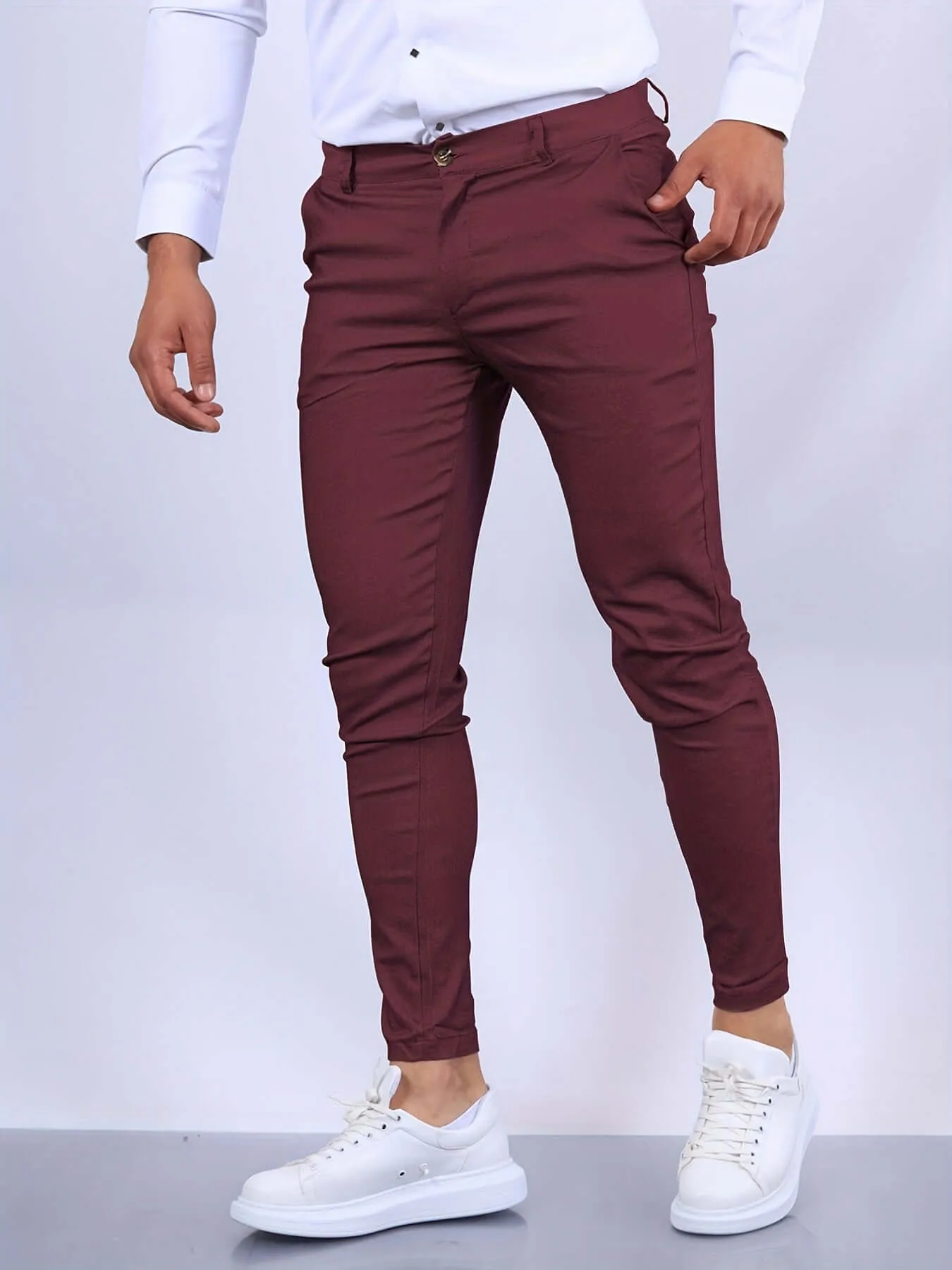 Men's Slim Fit Trousers: Tailored Design, Pockets & Secure Closure