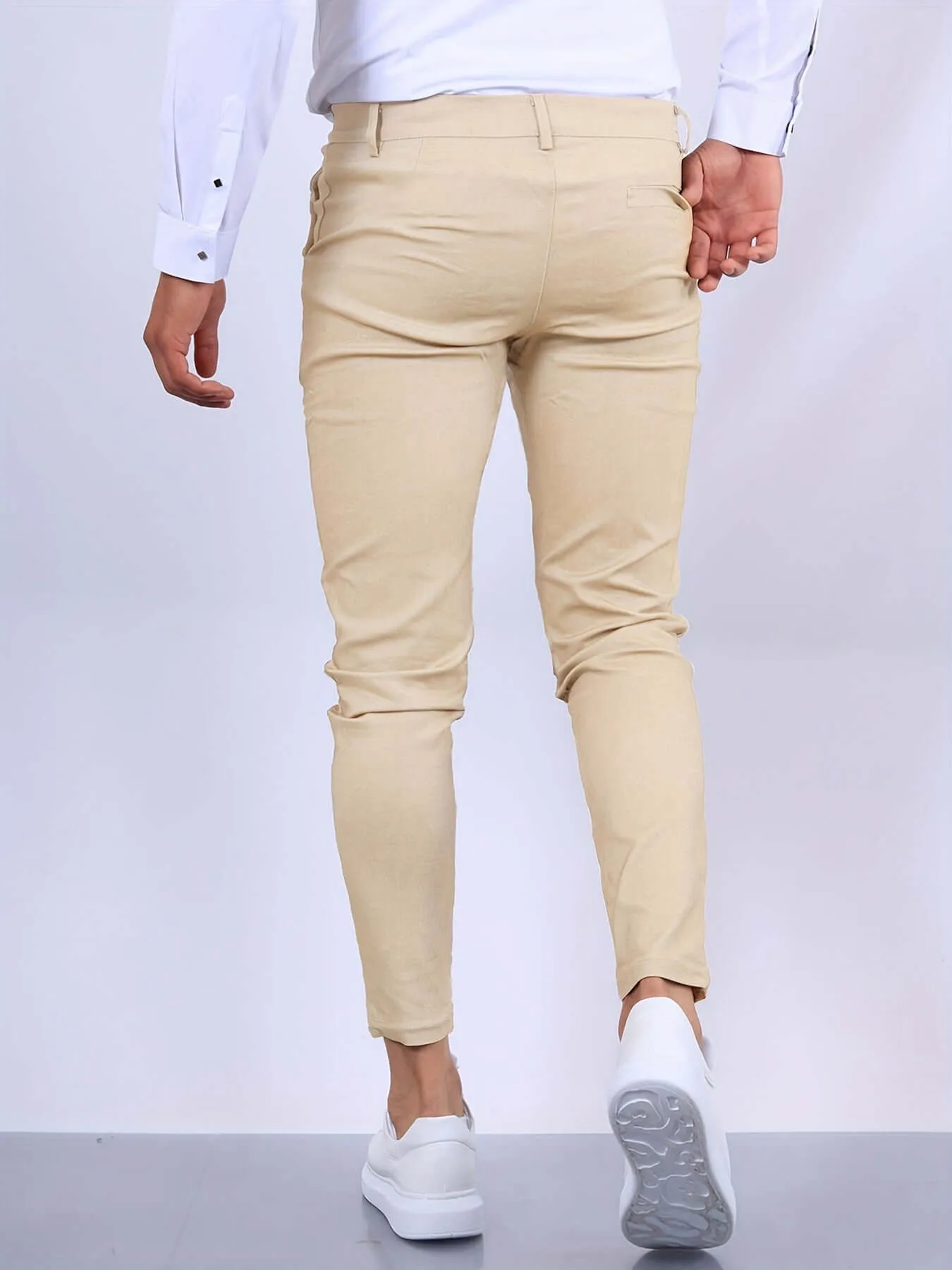Men's Slim Fit Trousers: Tailored Design, Pockets & Secure Closure